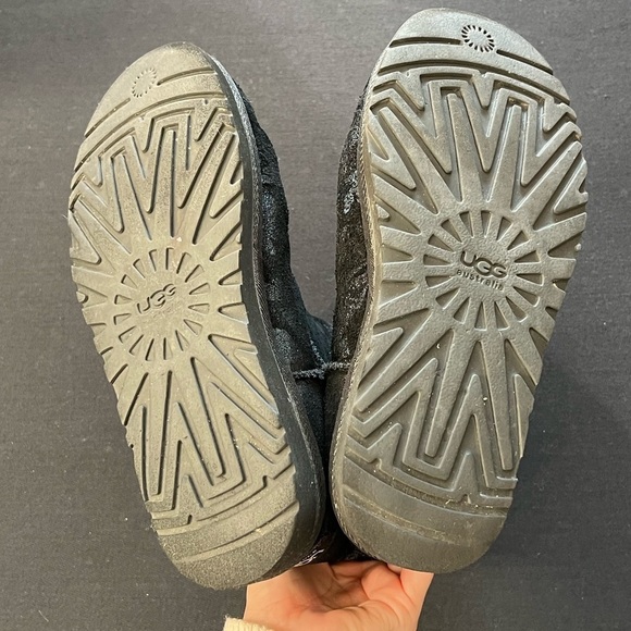 UGG Classic Short Metallic Camo Boot size 7 - Picture 8 of 10